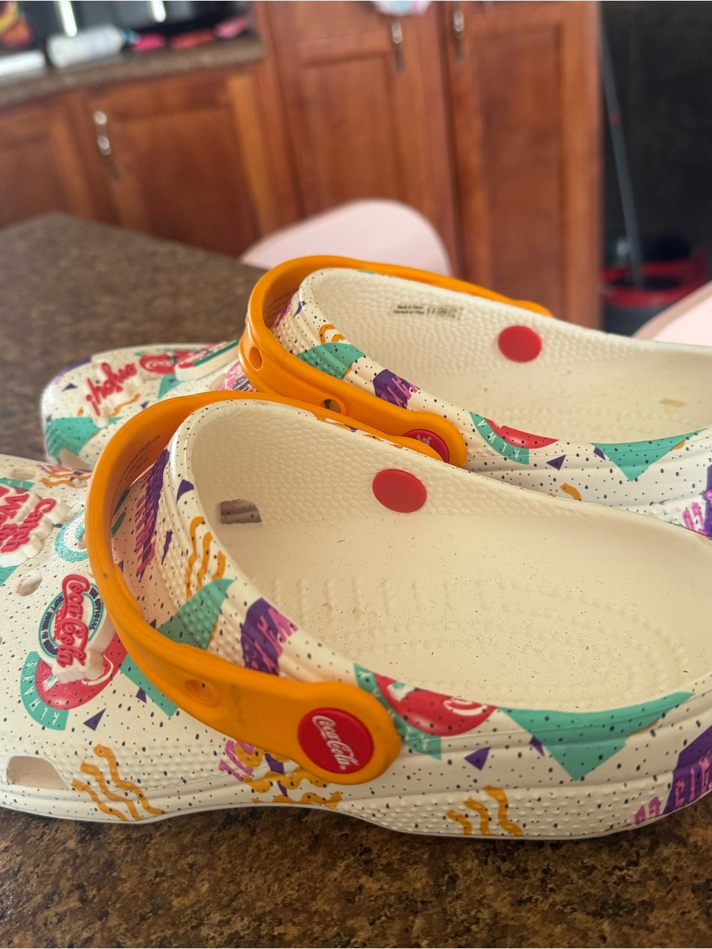 Coca Cola White Clogs Retro Print RARE size W8 M6 - Picture 2 of 2
